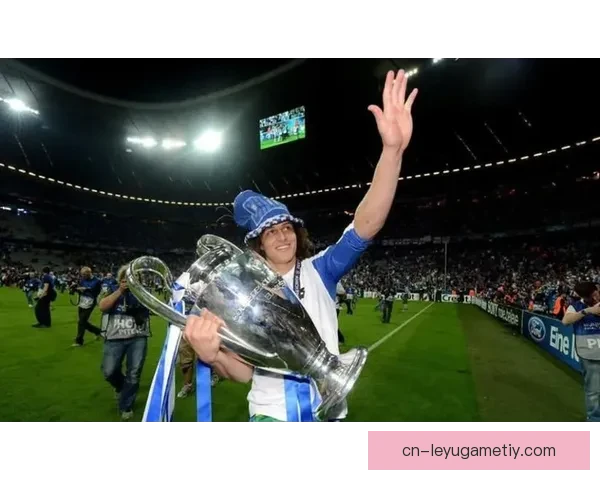 大卫路易斯重返欧冠蓝桥进球